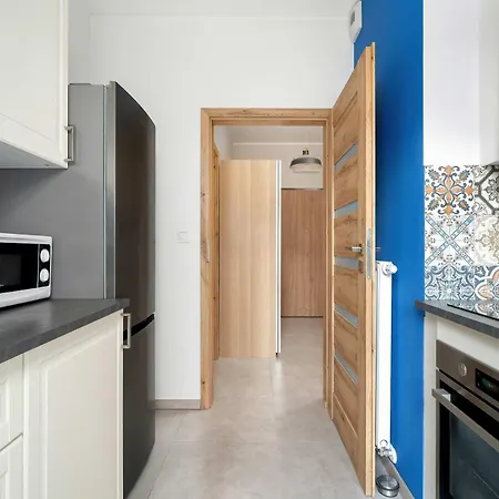 Elegant In With Parking, Garden And Bathtub By Renters Appartamento Poznań