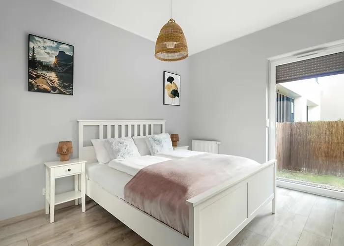 Elegant In With Parking, Garden And Bathtub By Renters Appartamento