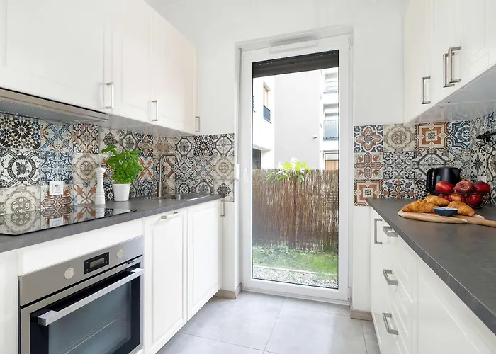 Appartamento Elegant In With Parking, Garden And Bathtub By Renters