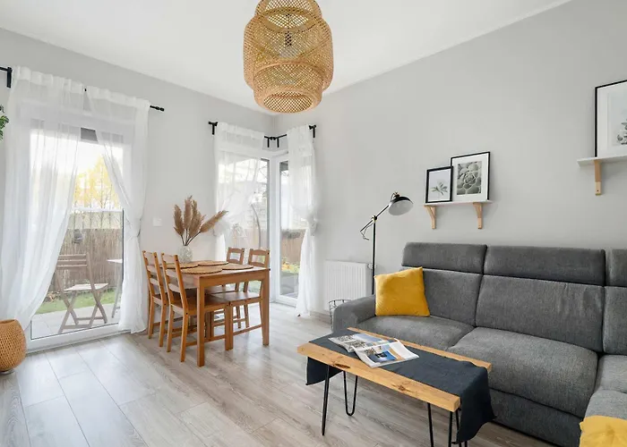 Elegant In With Parking, Garden And Bathtub By Renters Appartamento