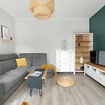 Elegant In With Parking, Garden And Bathtub By Renters Poznaň