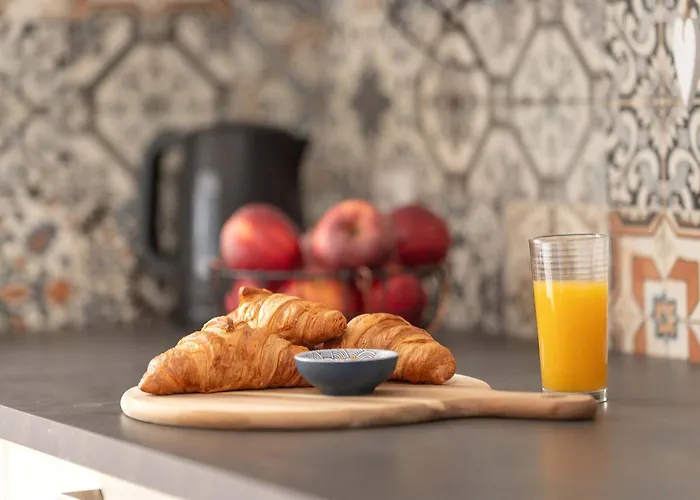 Elegant In With Parking, Garden And Bathtub By Renters Apartment *