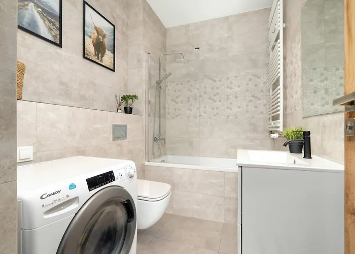 Elegant In With Parking, Garden And Bathtub By Renters Apartment Poznan